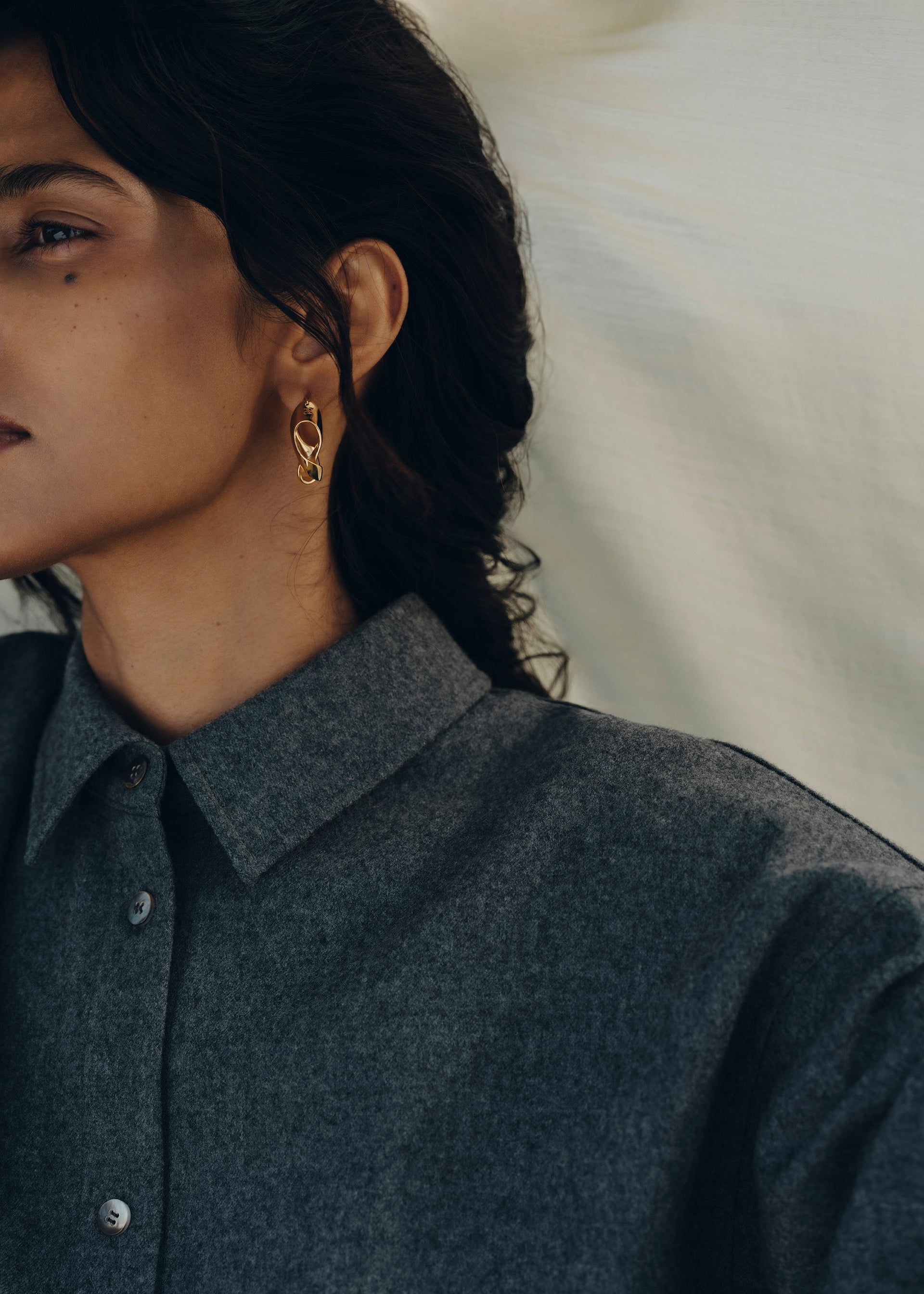 Aros ondulados Éole​ - chapada en oro de 24 quilates​