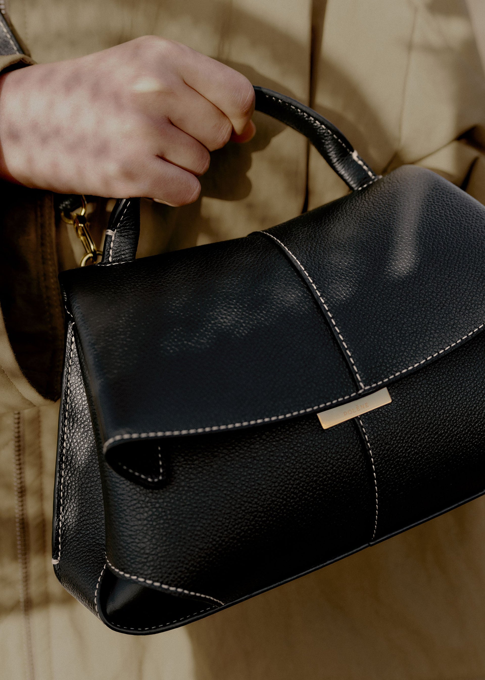 Mokki Mini - Negro Piel Granulada con Costuras Contrastadas