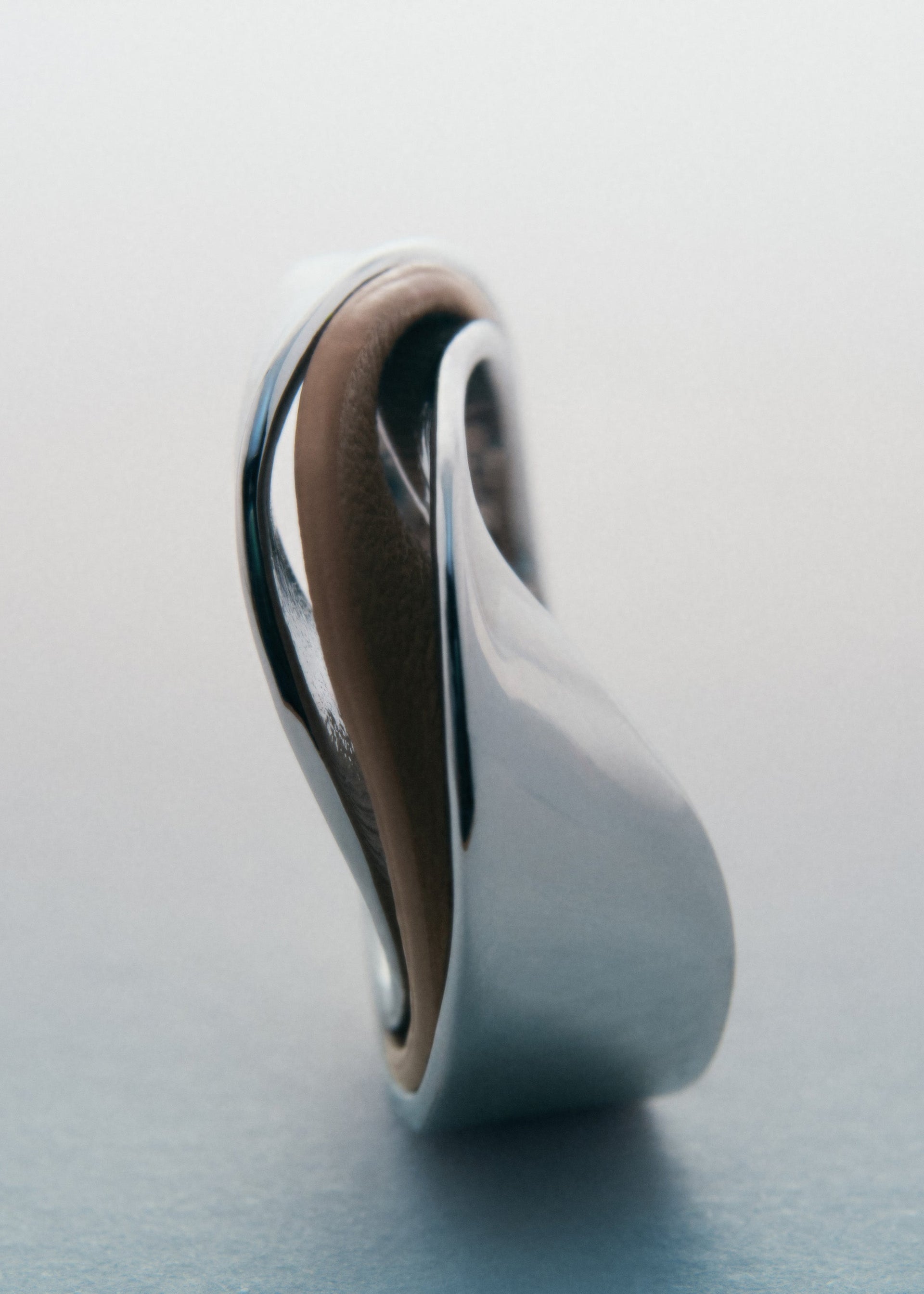 Anillo Ormé - Plateada con Cuero Taupe