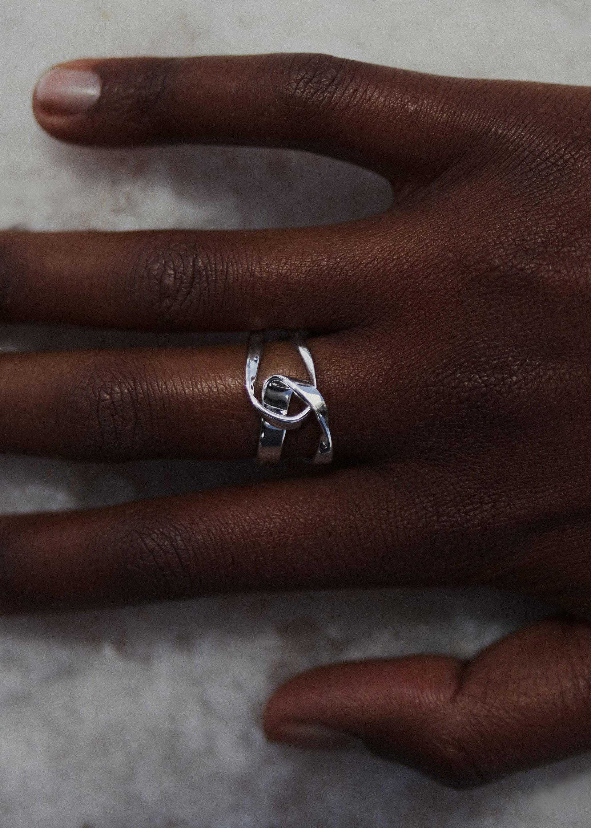 Anillo Éole​ - Latón Chapado en Plata Rodiada