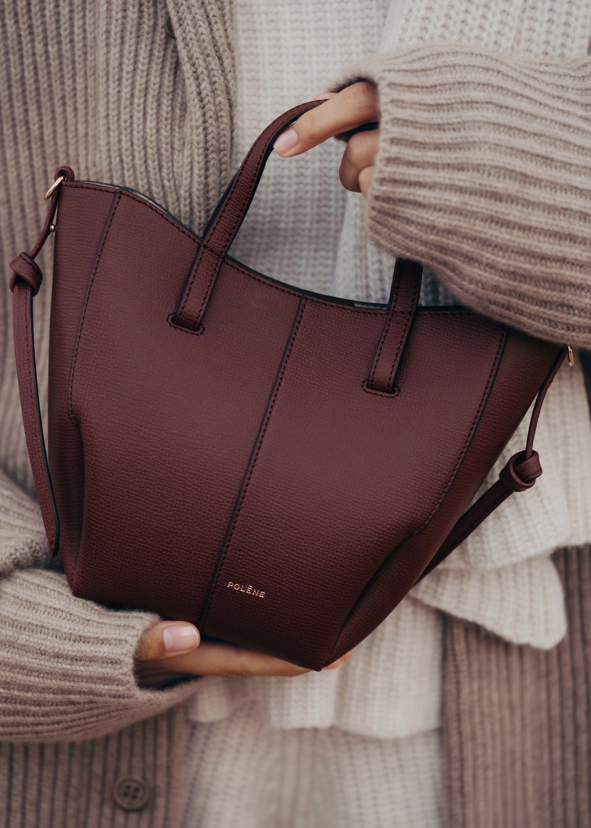 Cyme Tote Nano - Cereza Negra Piel Granulada