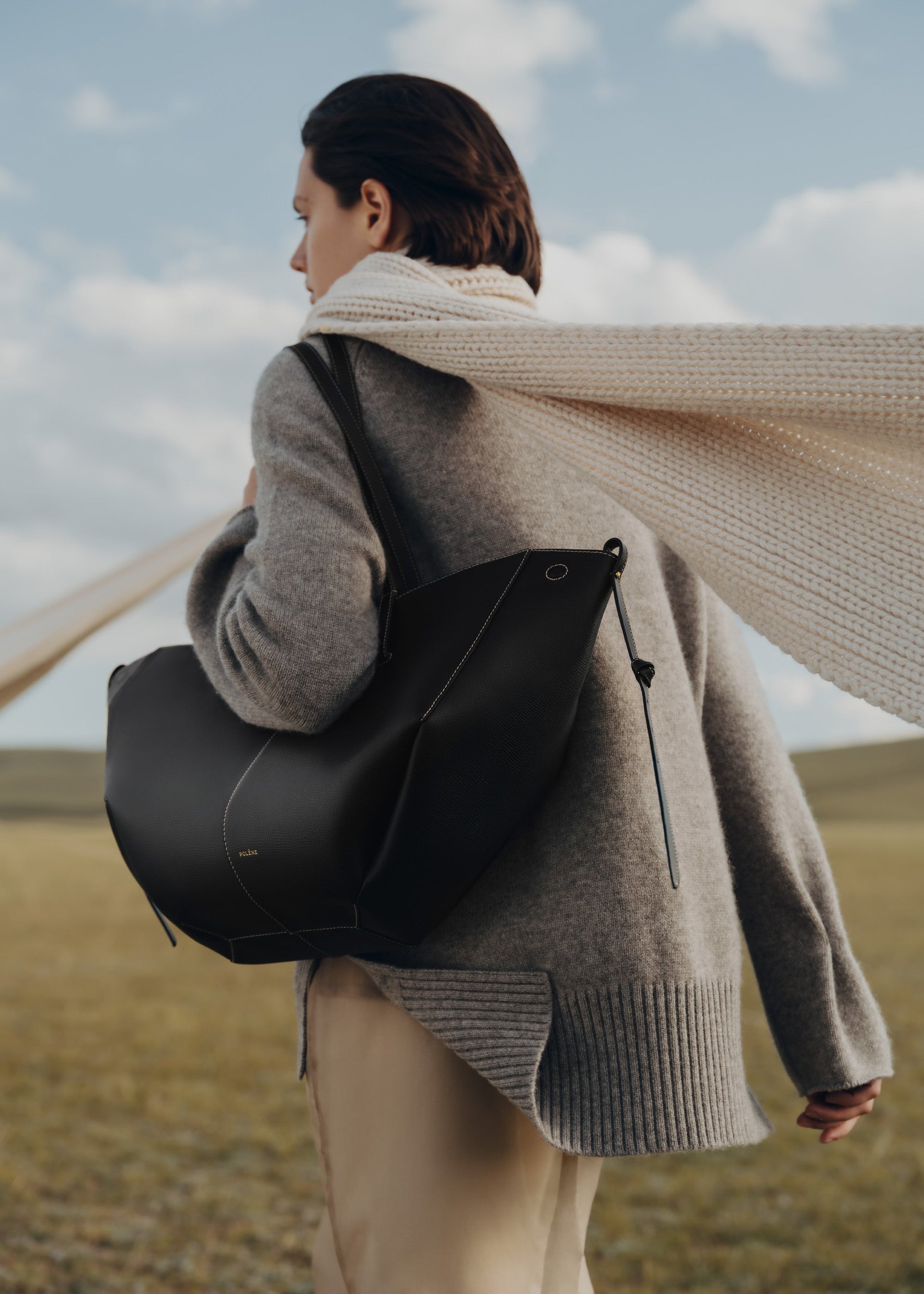 Cyme - Negro Piel Granulada con Costuras Contrastadas