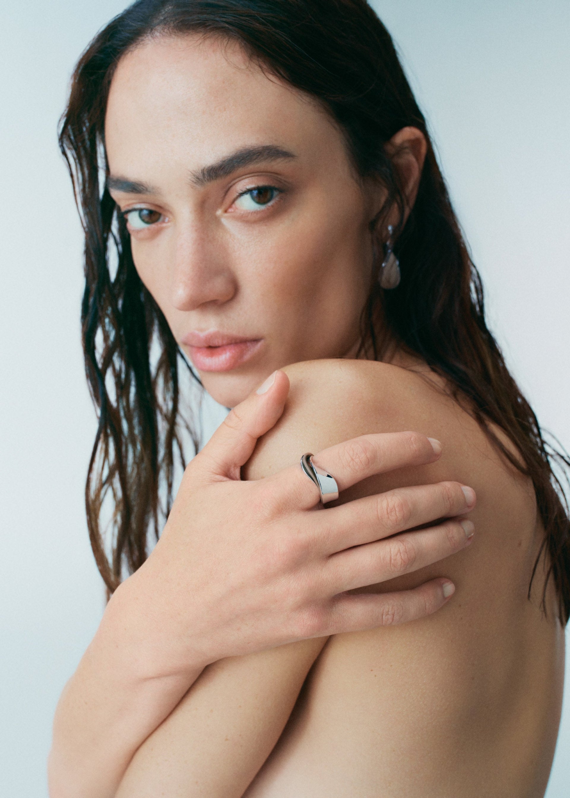 Anillo Ormé - Plateada con Cuero Taupe