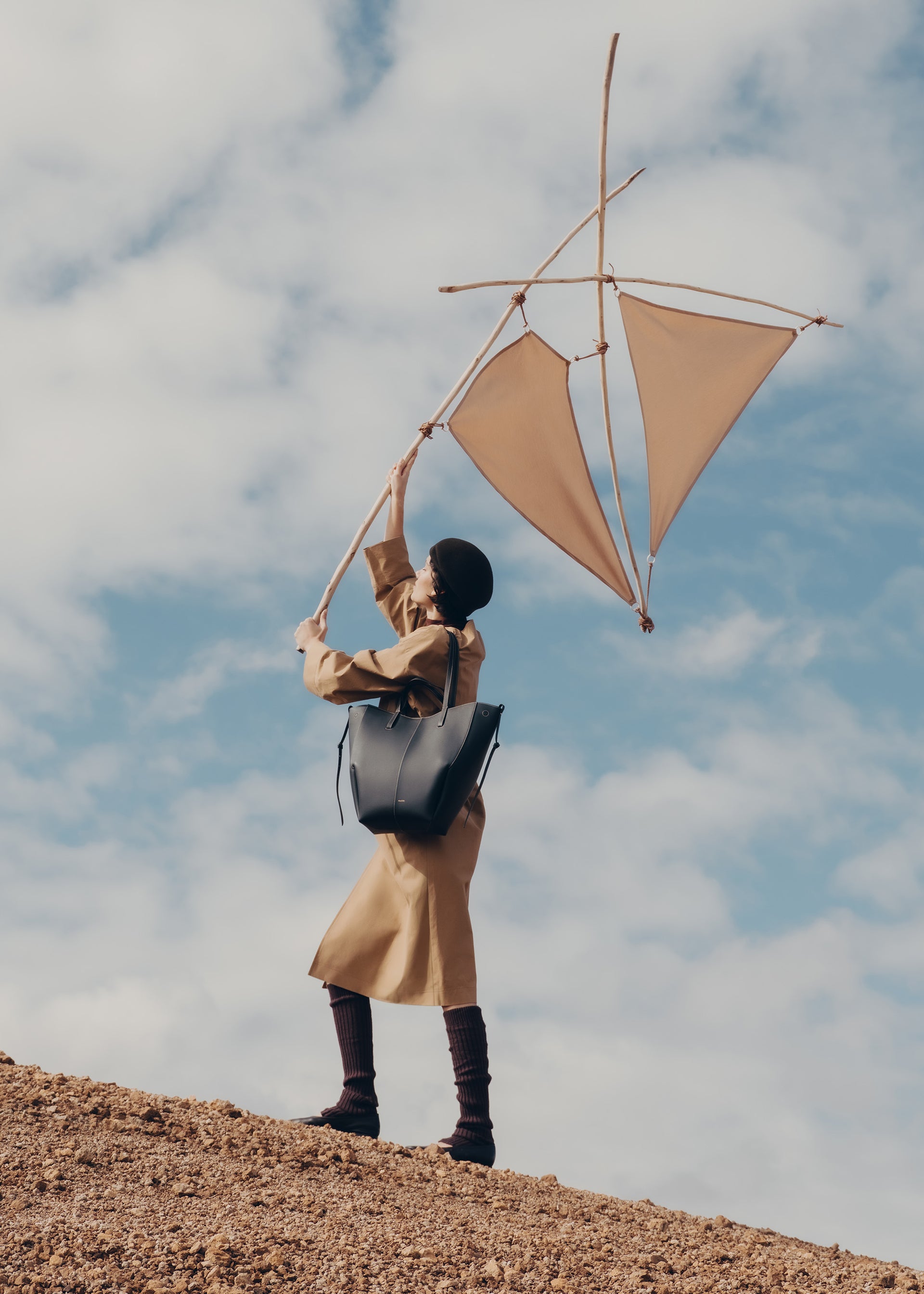 Cyme Tote - Negro Piel Granulada con Costuras Contrastadas