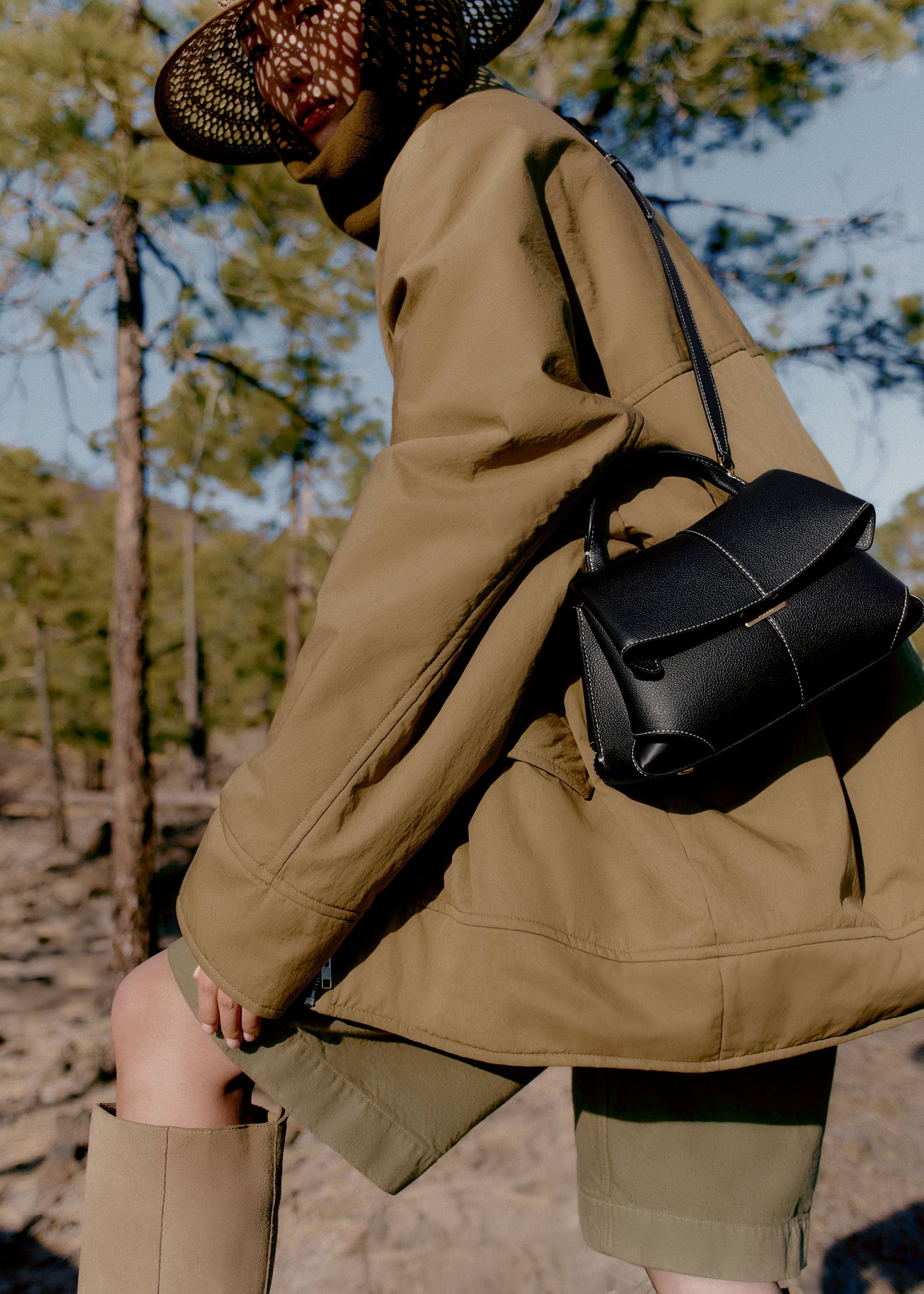 Mokki Mini - Negro Piel Granulada con Costuras Contrastadas