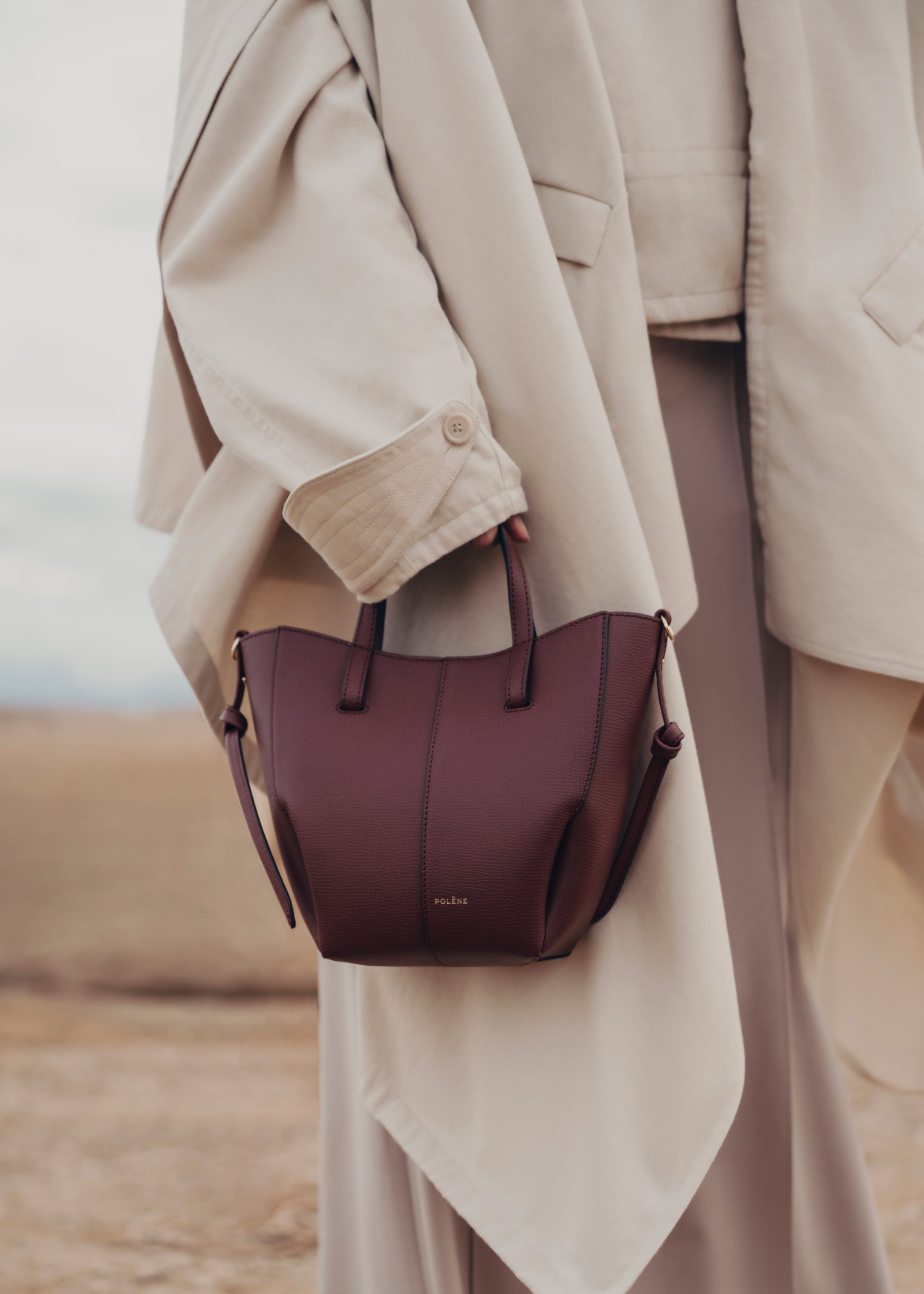 Cyme Tote Nano - Cereza Negra Piel Granulada