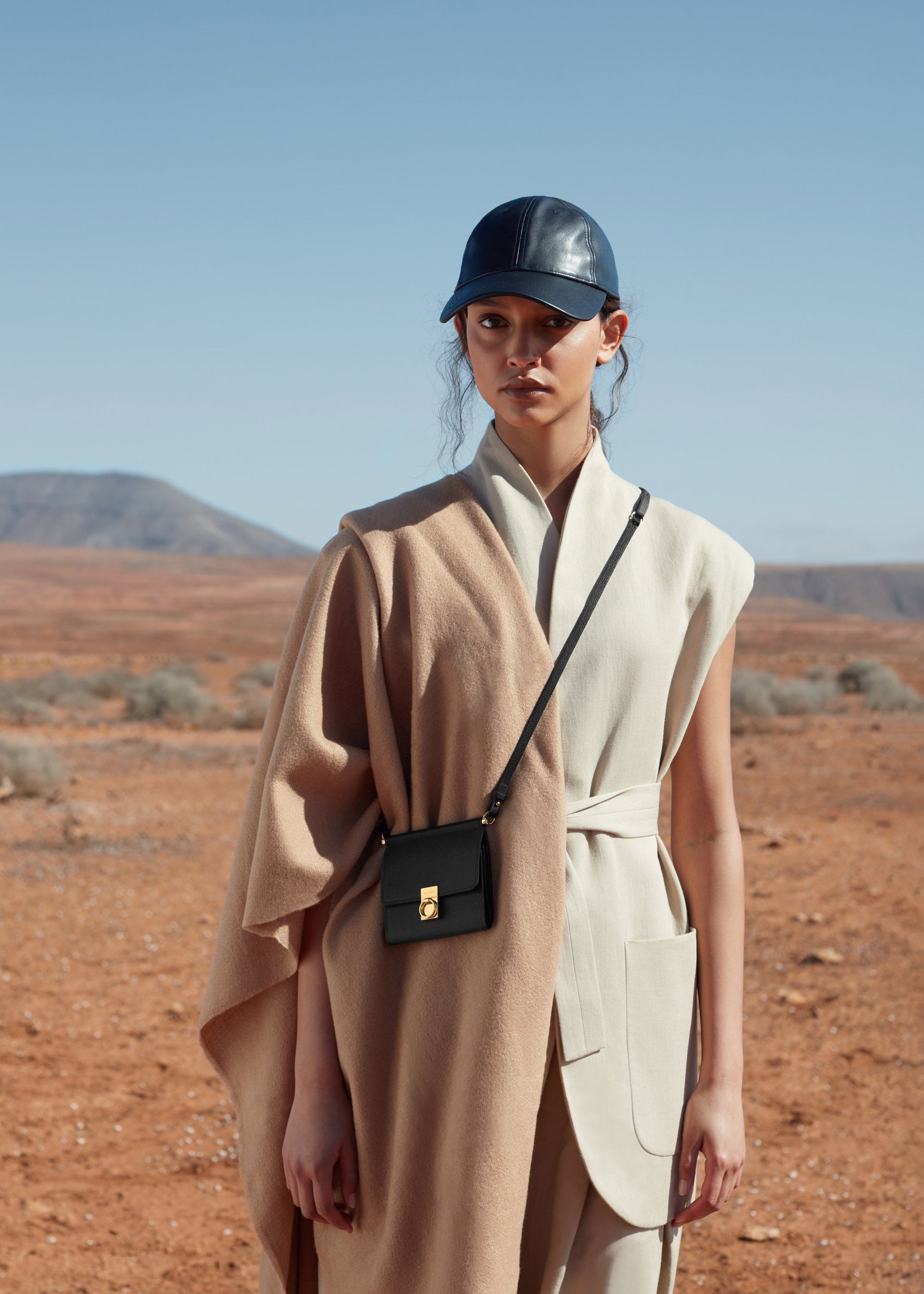 Cartera Numéro Sept Bandolera - Negro Piel Granulada