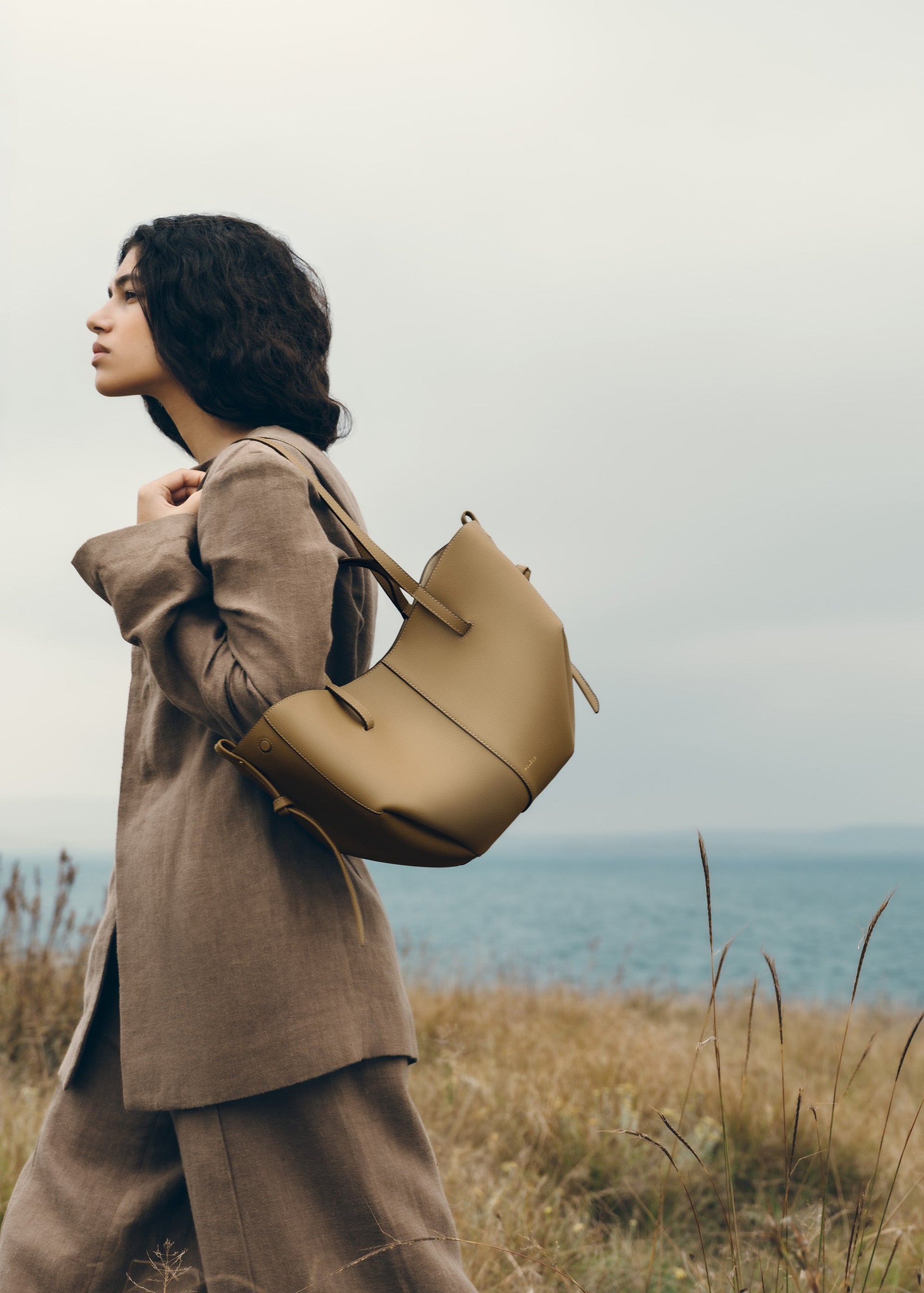 Cyme Mini - Oliva Ahumado Piel Granulada