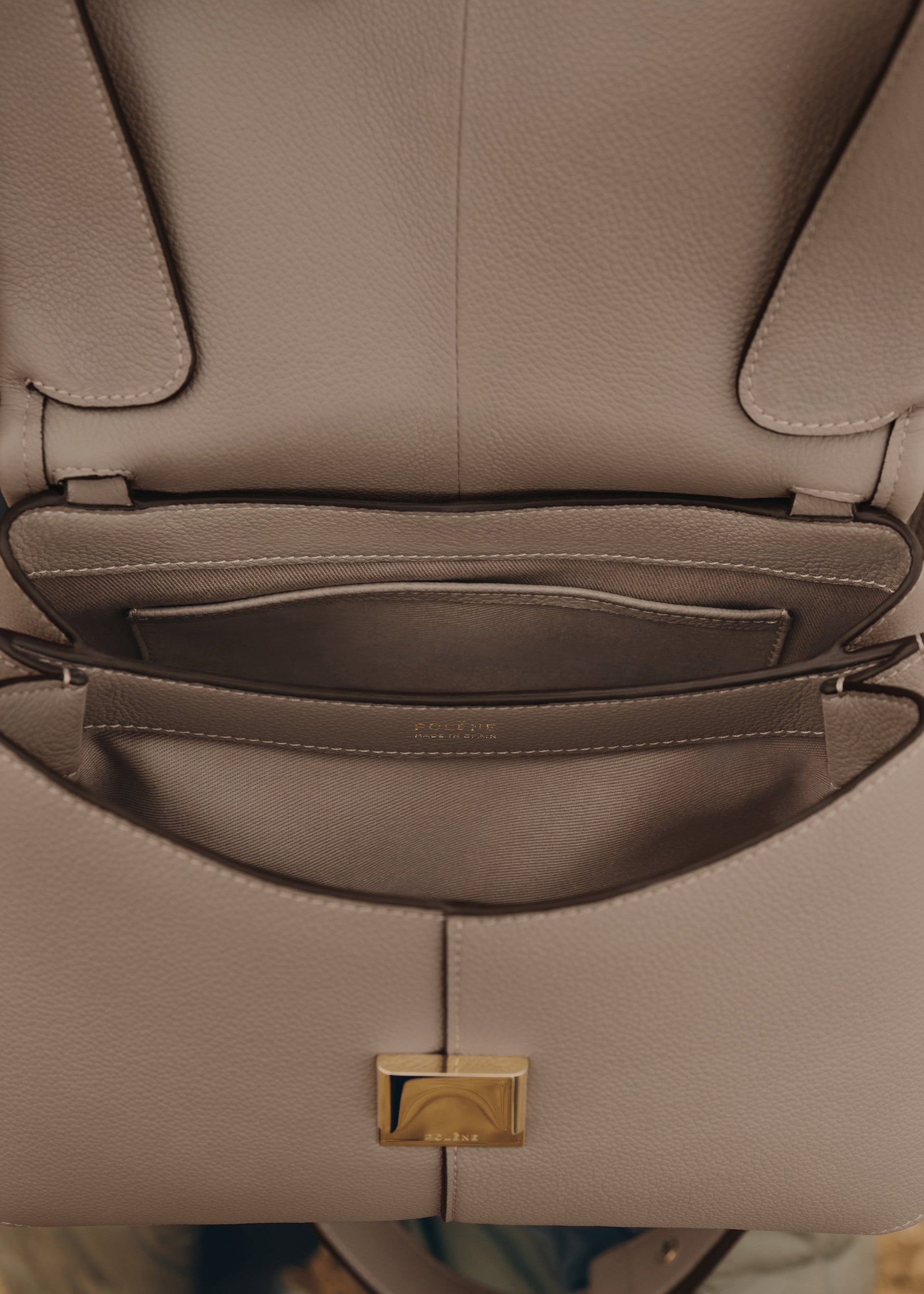 Mokki - Gris Topo Piel Granulada