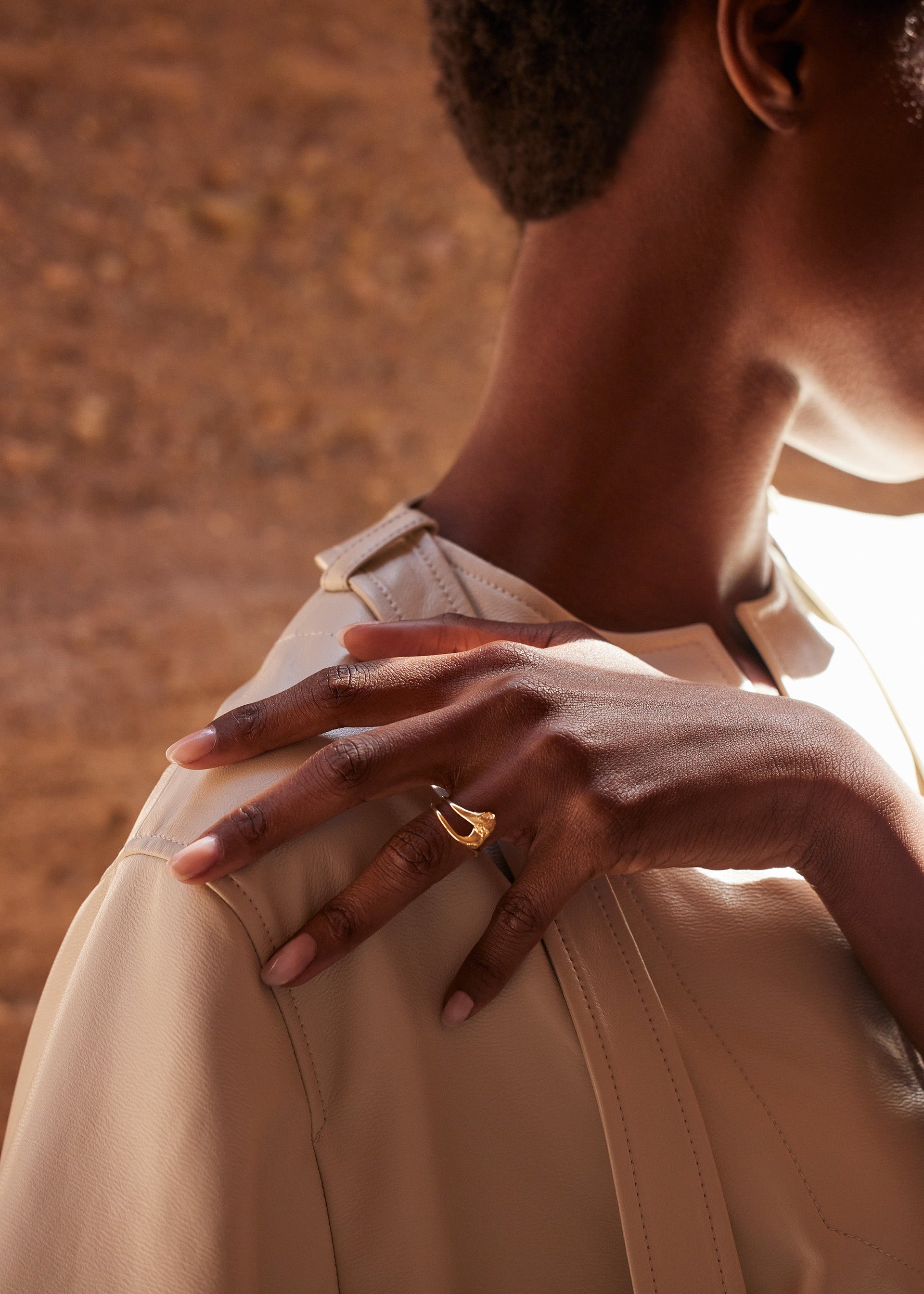 Anillo fino Eroz​ - chapada en oro de 24 quilates​