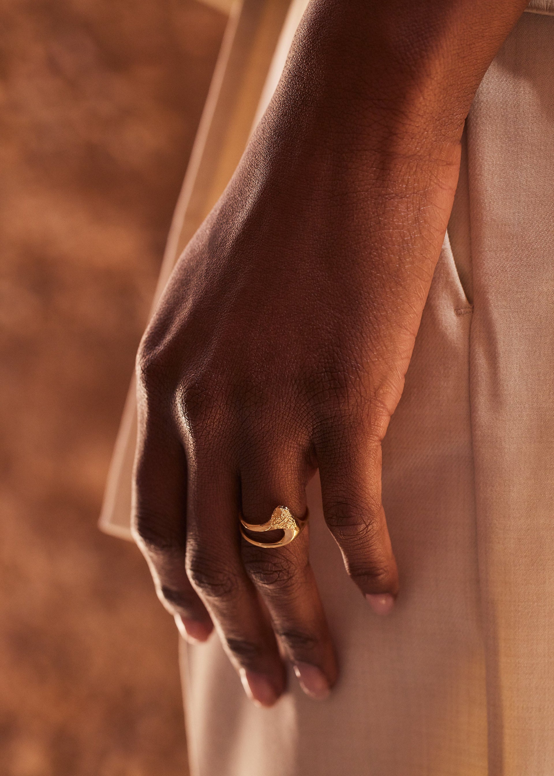 Anillo fino Eroz​ - chapada en oro de 24 quilates​