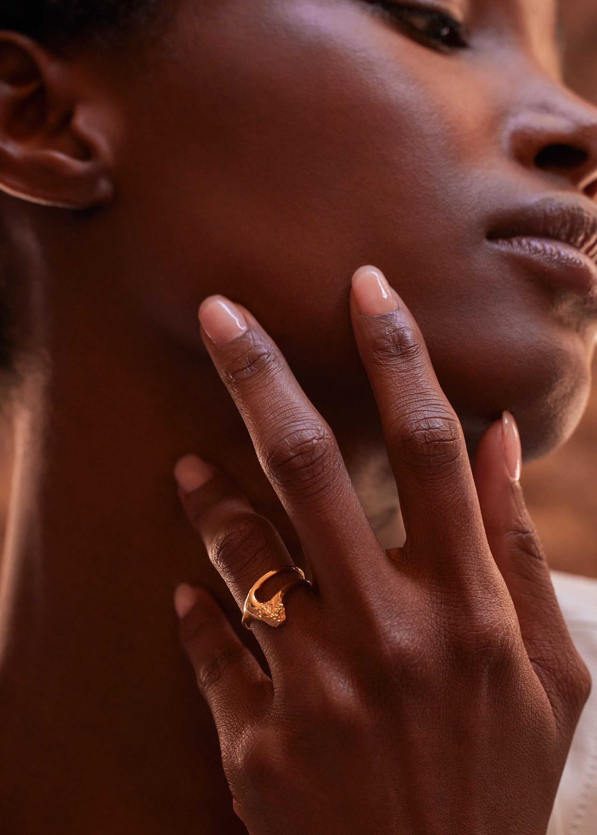 Anillo fino Eroz​ - chapada en oro de 24 quilates​