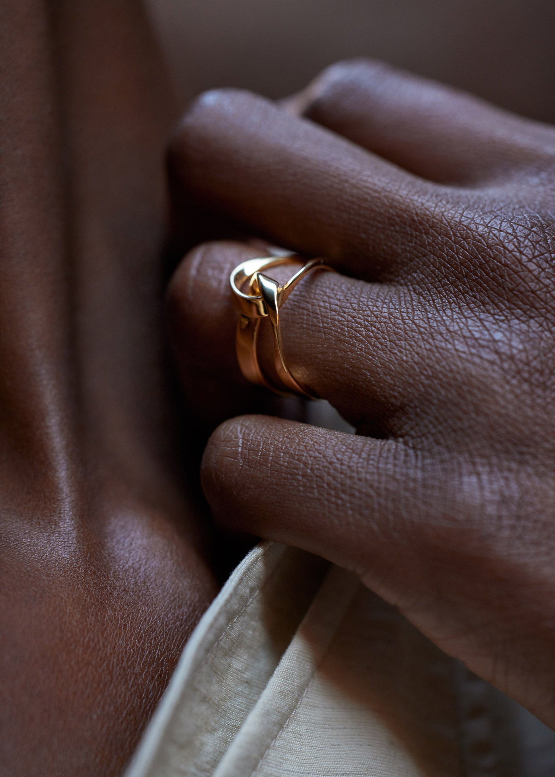 Anillo Éole​ - chapada en oro de 24 quilates​