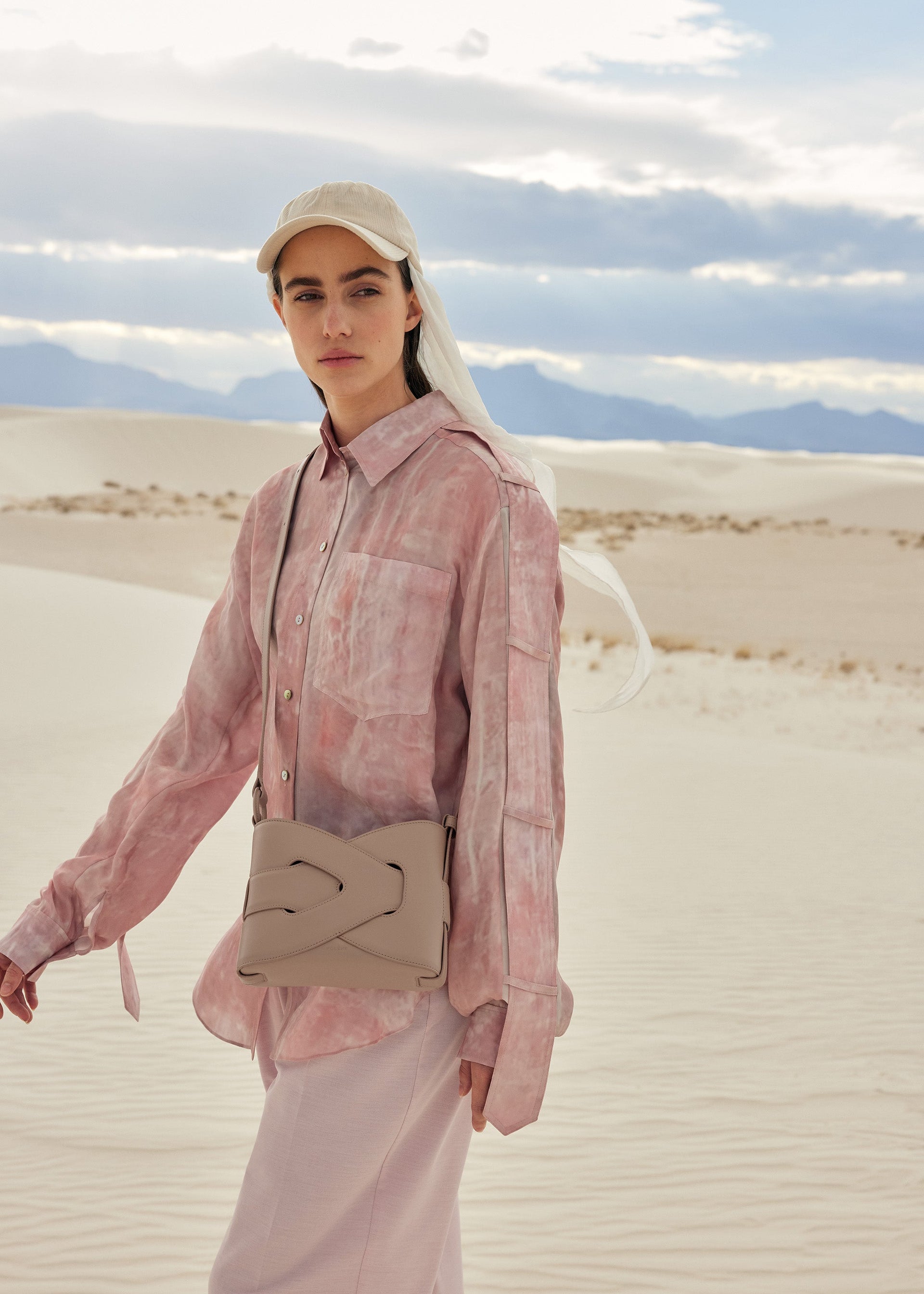 Nodde - Gris Topo Piel Lisa