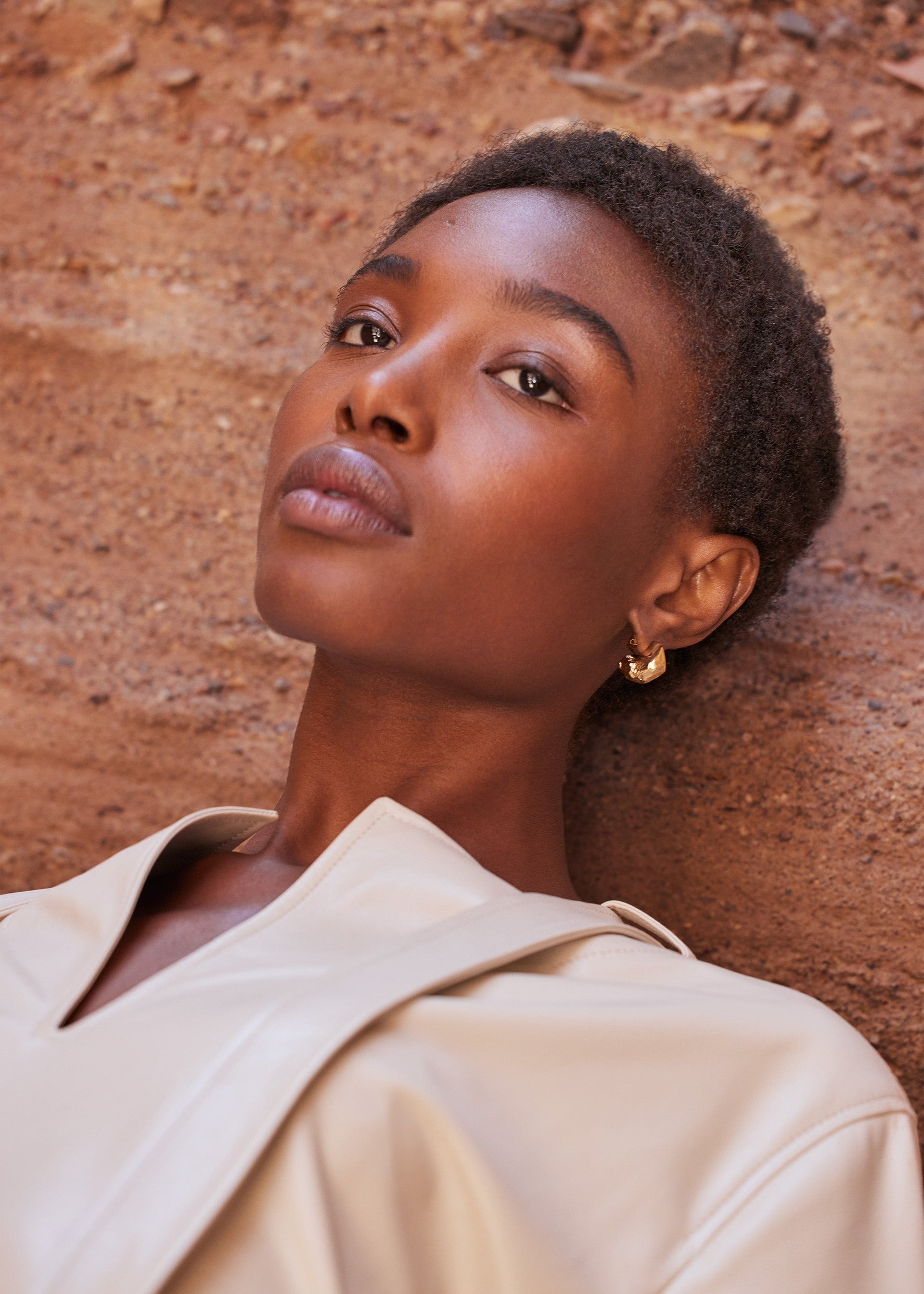 Pendientes de botón Eroz​ - chapada en oro de 24 quilates​