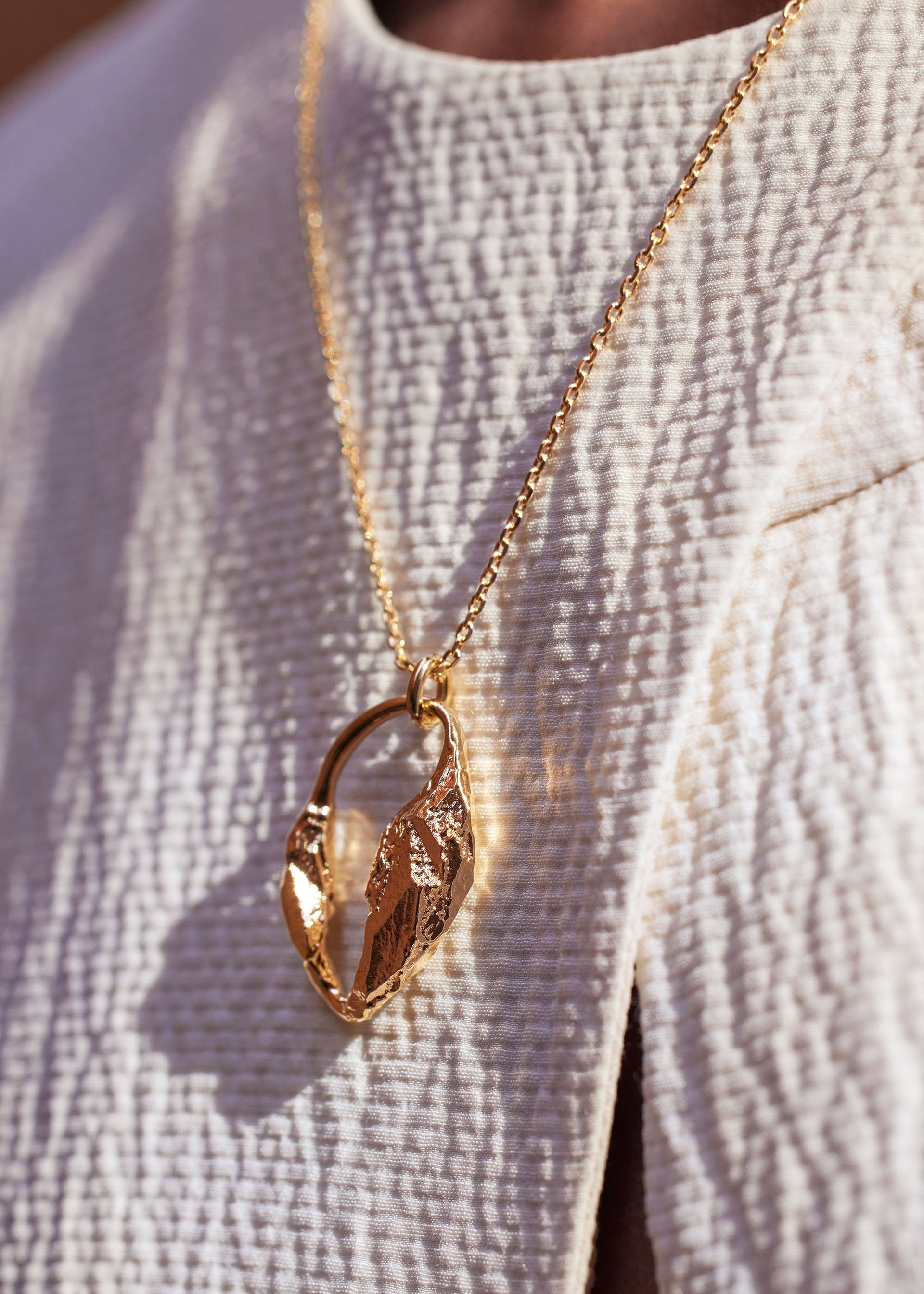 Colgante Eroz​ - chapada en oro de 24 quilates​