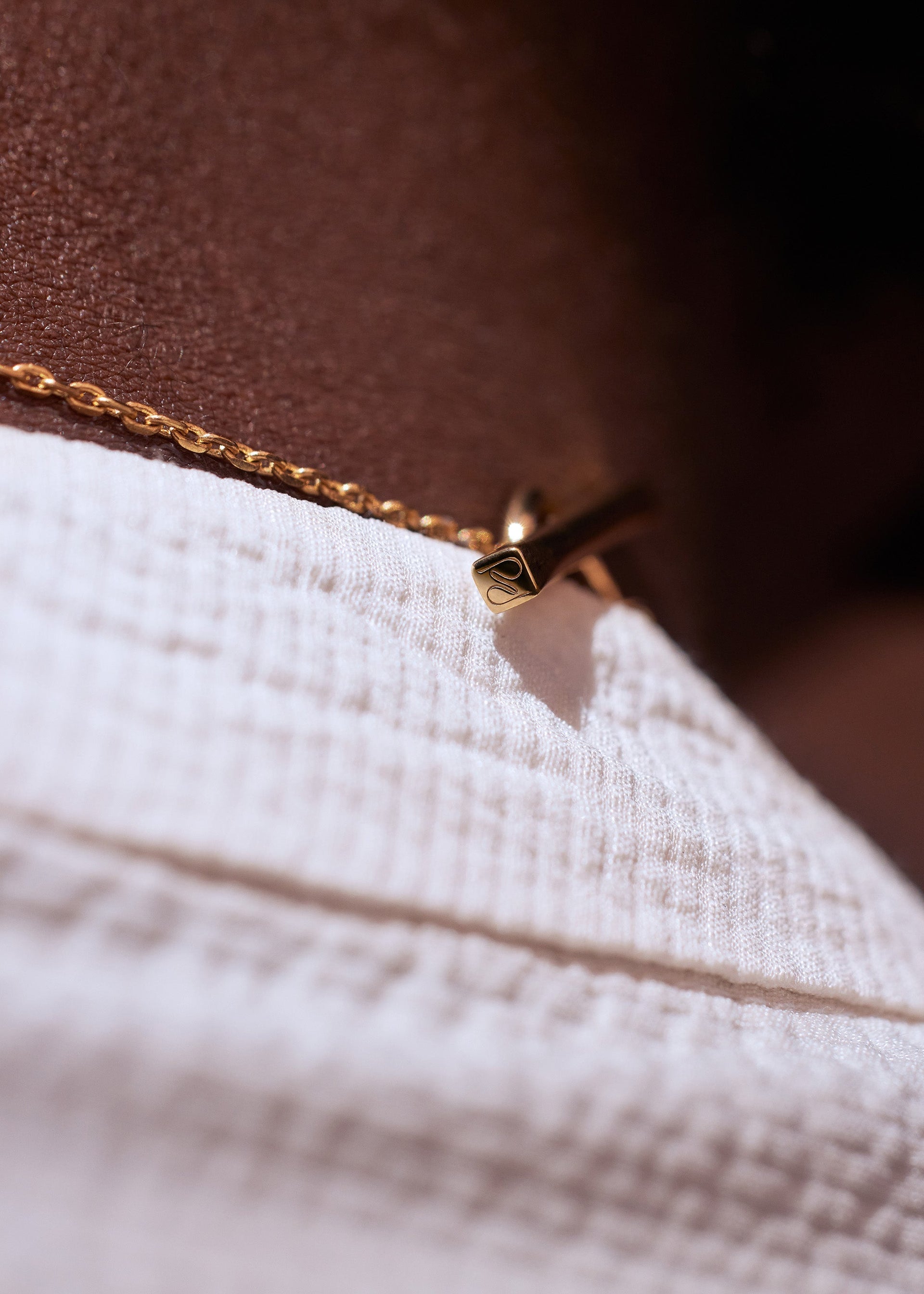 Colgante Eroz​ - chapada en oro de 24 quilates​